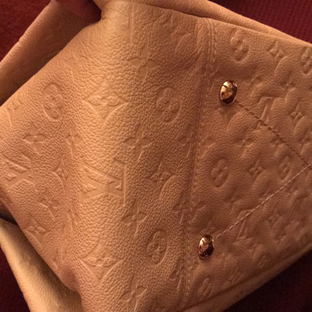 Authentic Louise Vuitton Artsy Gm - Picture 5 of 11